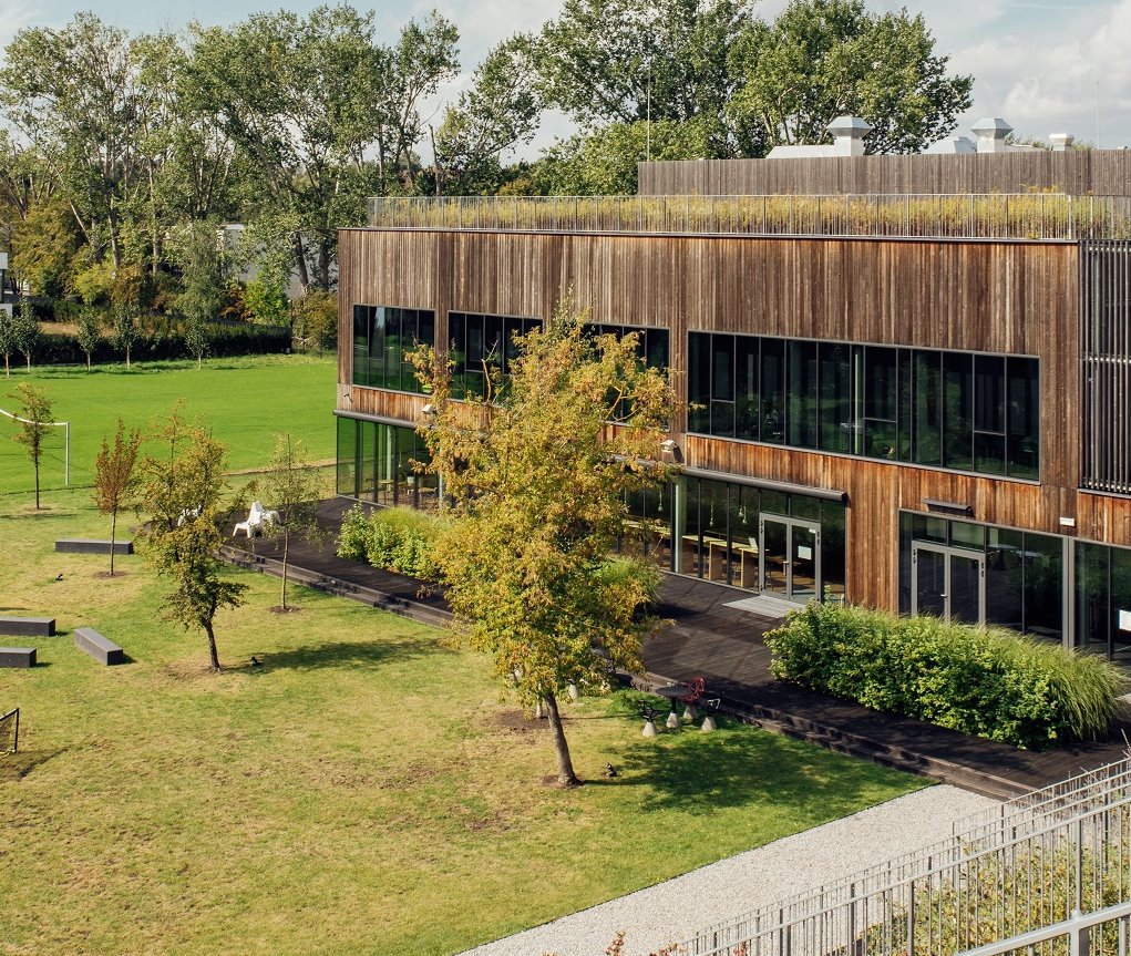 Noticias de lujo de la Escuela Secundaria Akademeia