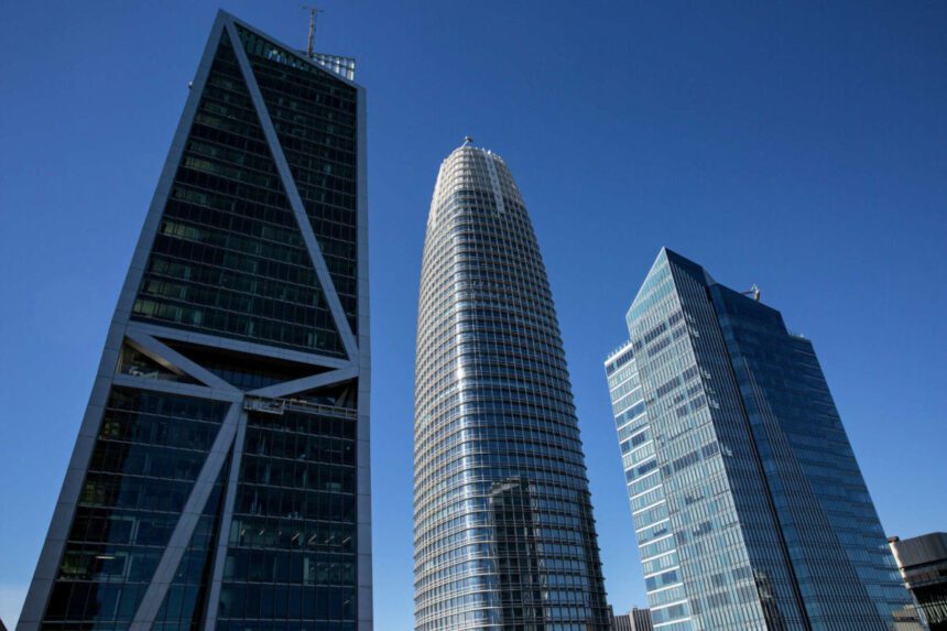 La torre inclinada de San Francisco