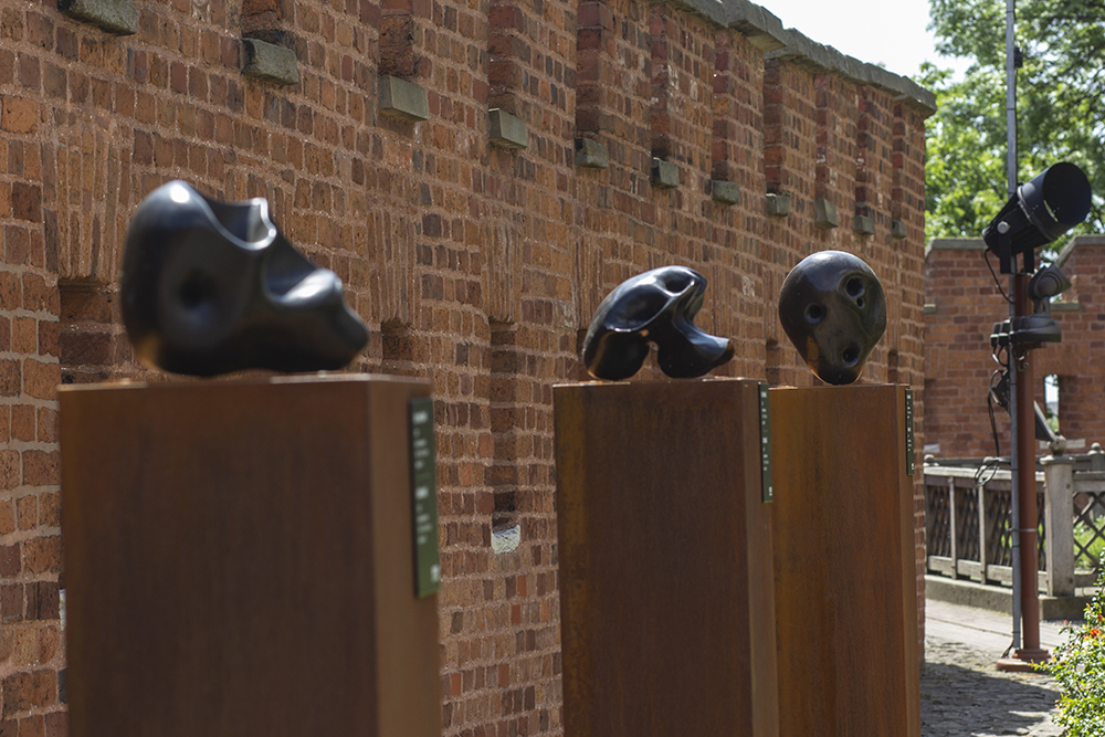 Beksinski. Esculturas Documentaci&oacute;n20peque&ntilde;as