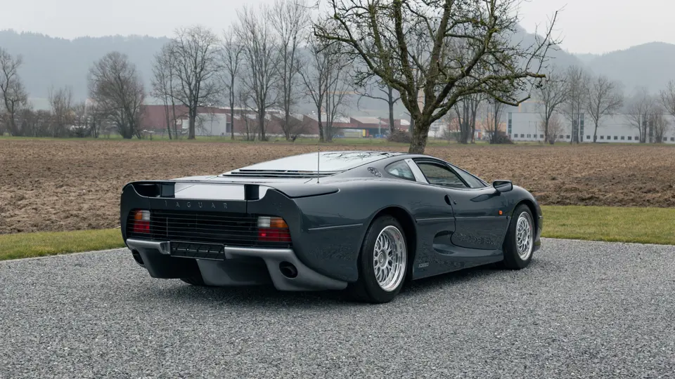 Exclusivo Jaguar Xi220 a subasta en Sothebys2