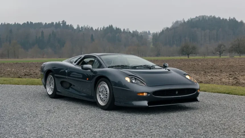 Un Jaguar Xi220 único en subasta en Sothebys
