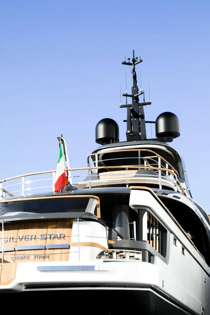 Yate Armani Admiral2