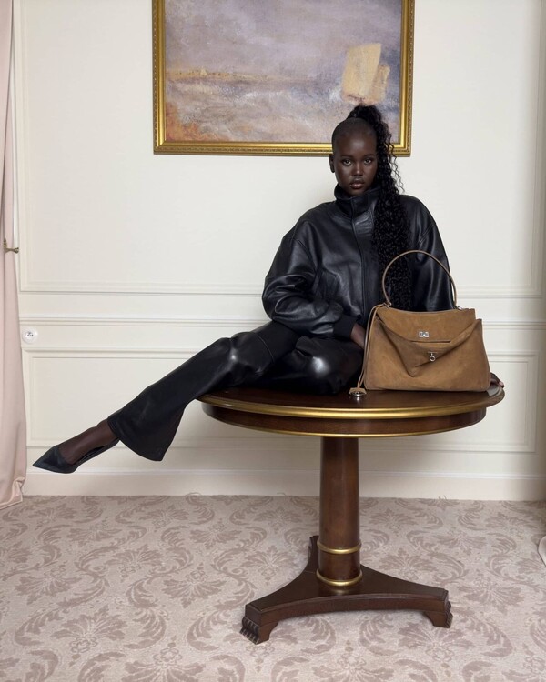 Campaña de Balenciaga con Claudia Schiffer5