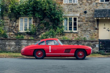 Mercedes rojo en Subasta3