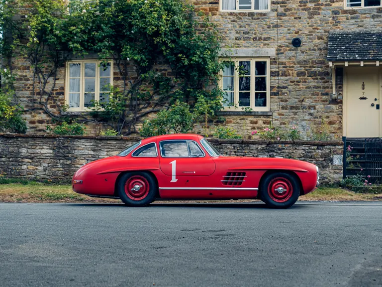 Mercedes rojo en Subasta3