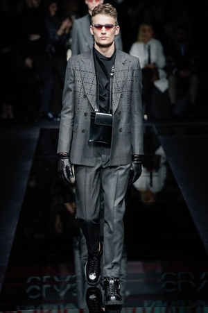 Trajes de hombre de moda Top 10 marcas=armani1