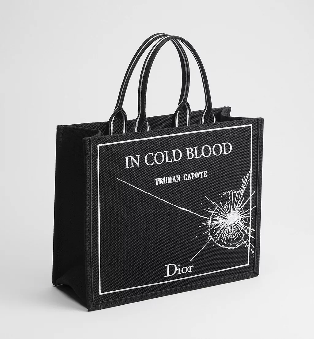 Dior Book Tote Cuando el Libro se Convierte en Moda64